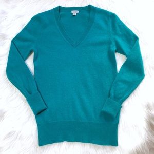 Halogen Cashmere V-neck  Sweater in Medium